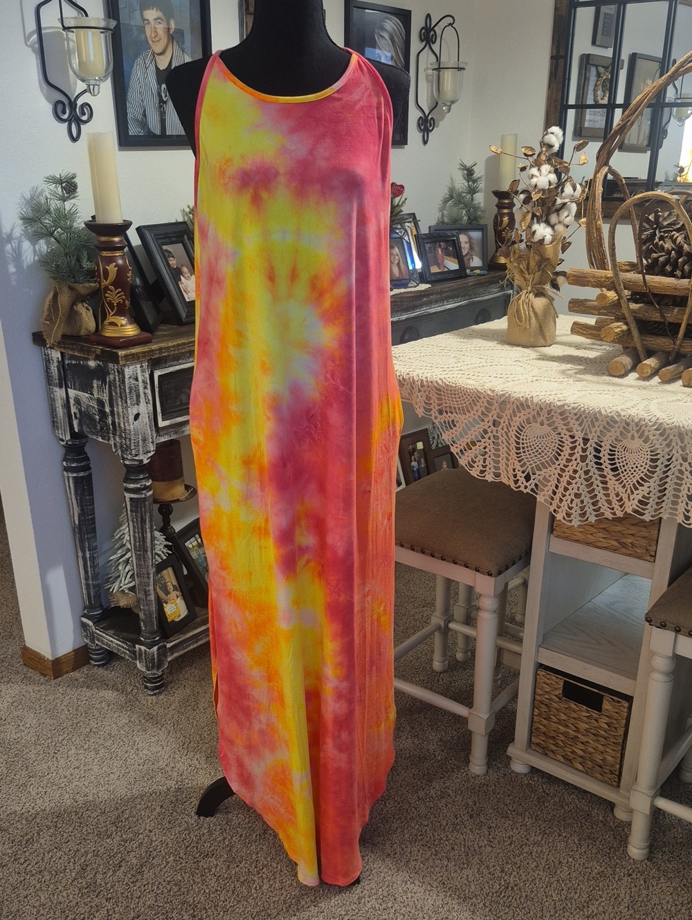 V Neck Tie Dye Maxi Dress with Split Hem & Hidden Pockets.